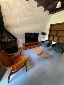 a living room filled with furniture and a flat screen tv at Cabana Eucalipto in Itatiaia