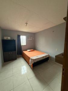 a bedroom with a bed and a window in it at Recanto do 7 in Presidente Figueiredo