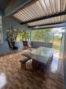 a room with a table and a hammock in it at Recanto do 7 in Presidente Figueiredo