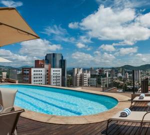a large swimming pool on the roof of a building at Hotel & Residence Alphaville in Barueri