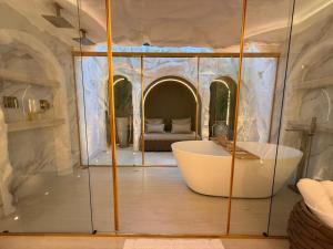 a bathroom with a tub and a bed in a room at Pousada Apple House Paraty in Paraty +78 photos