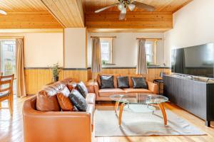 a living room with a couch and a table at Hakuba Powder Cottage in Hakuba