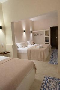 a hotel room with two beds in a room at Chulel Hotel Origen in Cedro