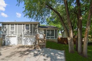 a white house with a tree and a driveway at New Spacious Renovated Townhouse in Spring Hill