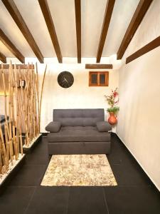 a living room with a couch and a clock on the wall at Apartamento tipo loft in Guarne