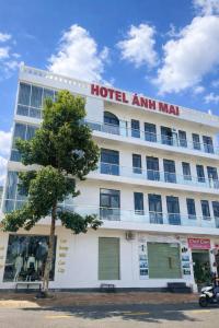 a hotel amaan with a tree in front of it at Ánh Mai Hotel in Bảo Lộc