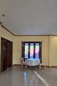 a room with a table and two chairs and a window at Nongsak Riverside Guesthouse & Nongsak Guesthouse in Ban Khon +42 photos