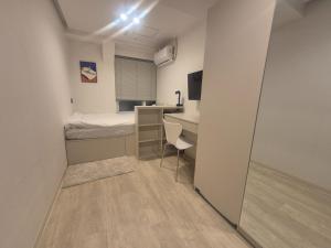 a small room with a desk and a bed at Seoul On Stay in Seoul