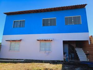 a blue and white house with windows and stairs at Cantinho das Joaninhas in Prado