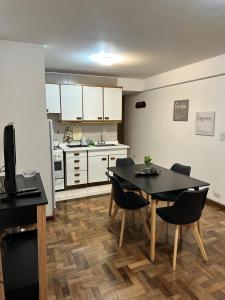 a kitchen and dining room with a table and chairs at Espacio necochea in Mendoza