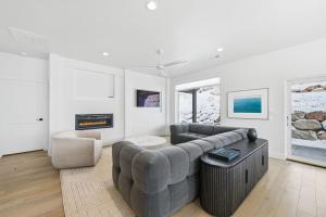 a living room with a couch and a fireplace at Trappers Ridge Powder Haven in Eden
