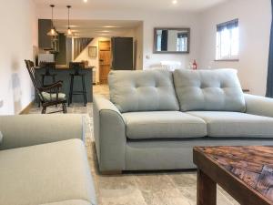 a living room with a couch and a table at Middle Hanter - Uk37355 in Old Radnor