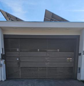 a garage door of a house with at Loft proximo a orla 02 in Presidente Epitácio