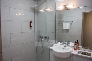 حمام في Waterfront Hotel Dungloe