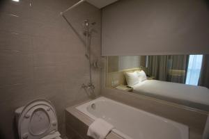 Koupelna v ubytování GTV Hotel