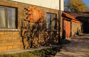 a clock on the side of a brick building at Han Gozdeika in Gozdeyka +45 photos