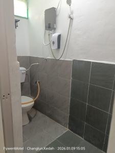 a bathroom with a toilet and a shower at Fywen Motels in Changlun +25 photos