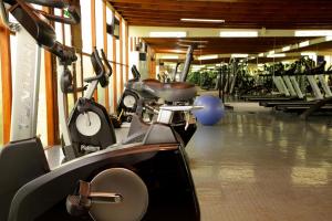 Fitness centrum a/nebo fitness zařízení v ubytování BM Beach Hotel