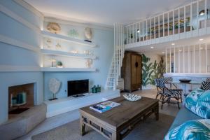 a living room with a couch and a table at The Palm Nest in Quinta do Lago