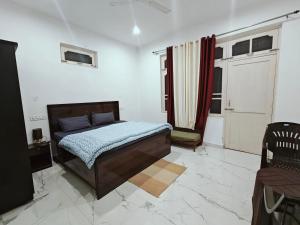 a bedroom with a bed and a table and a window at BASERAA BIR - A Slow Traveler's Home in Bīr