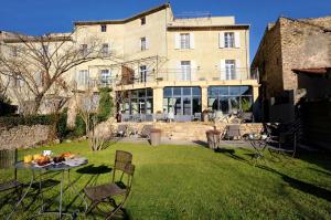 a building with a table with food on it at Le Couvent D'Herepian in Hérépian