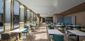 a dining room with tables and chairs at Guilin Yangshuo Shixi Landscape Hotel in Yangshuo