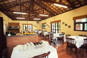 Ресторант или друго място за хранене в Chalés Montanha Pousada