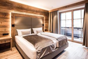 Postel nebo postele na pokoji v ubytování Pepi's Suites - Lechtal Apartments