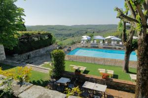 Bazén v ubytovaní Relais Vignale & Spa alebo v jeho blízkosti