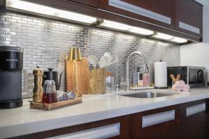 a kitchen with a sink and a counter top with a counter top at Gorgeous Apartment 2-bedroom 2-bathroom in Los Angeles