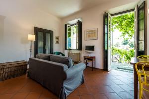 a living room with a couch and a tv at Terrace with a view! in Moltrasio