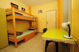Postel nebo postele na pokoji v ubytování Yo Ho Hostel + 37 fotografií