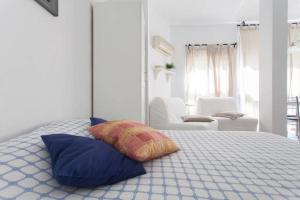 A bed or beds in a room at Estudio Rambla