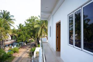a balcony with a view of a street and palm trees at Birunthavanam in Vavuniya