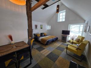 a bedroom with a bed and a table and chairs at Bed and Breakfast Reestdal in Meppel
