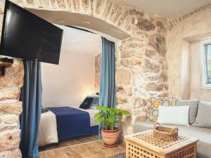 a living room with a couch and a tv at Molo selo area in Stari Grad