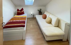 a small room with a couch and a bed at Ferienwohnung Bellissima in Ering +19 photos