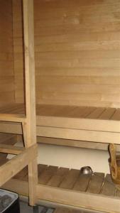 a wooden bunk bed with a bowl on the bottom shelf at Moonlight 213 Visit Levi in Levi