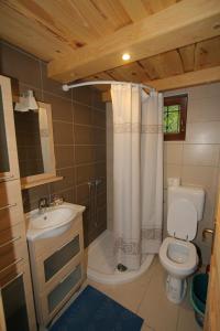 Koupelna v ubytování Fikfak cottage + 23 fotografií