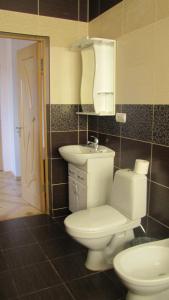 Koupelna v ubytování Mini Hotel Leon + 37 fotografií