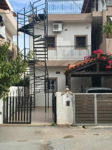 a spiral staircase on the side of a building at Galatia Studio in Thérissos