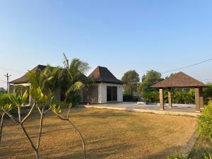 a house with a yard and a pavilion at Daksh The Nirvana Retreat in Vitoj +21 photos