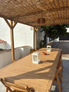 a wooden table with two monitors on top of it at Monte do Vale in Casa Branca