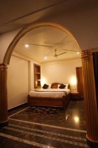 an archway in a bedroom with a bed at Pi Palace in Bhīm Tāl