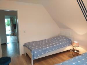 a bedroom with a bed and a mirror at Ferienwohnung am Wind mit Dachterasse in Bredstedt