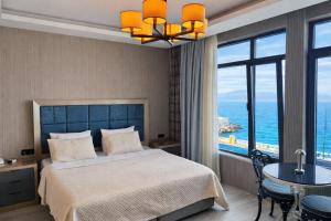 a bedroom with a bed and a view of the ocean at Yalı Bahçe Mudanya in Burgaz