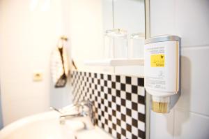 Koupelna v ubytování BlnCty Hotel