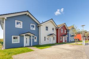 a row of houses in a residential neighborhood at Ferienhaus Basstölpel in Dagebüll