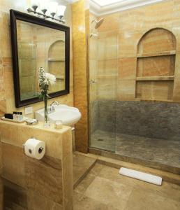 Vannituba majutusasutuses La Isabela Suites