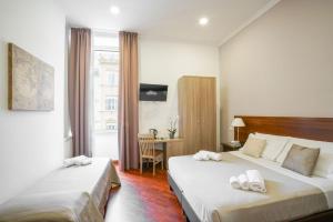 Hotel St. Moritz tesisinde bir odada yatak veya yataklar